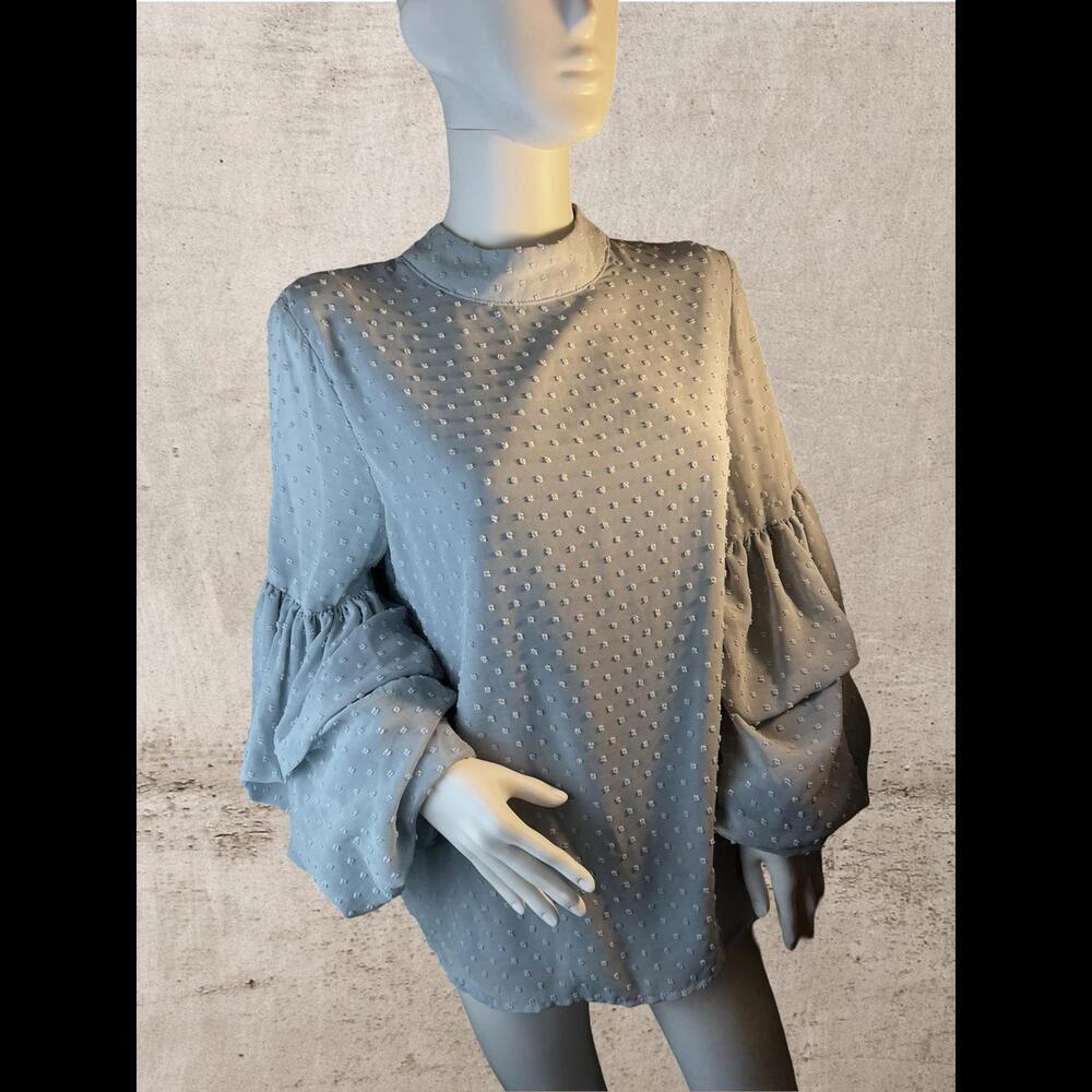 Blue balloon sleeved blouse with textured polka dot pattern​​